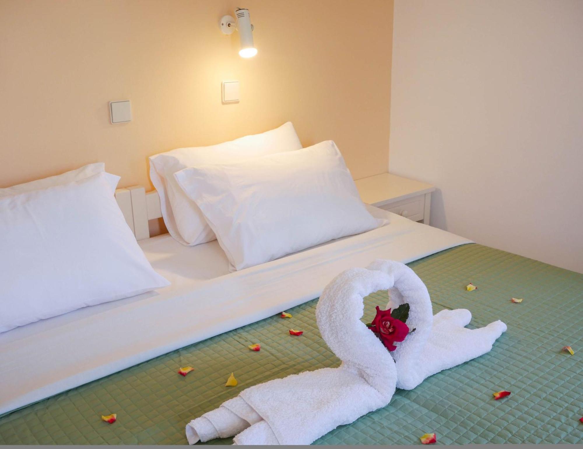 Litinas Apartments With Pool Agia Marina Eksteriør bilde